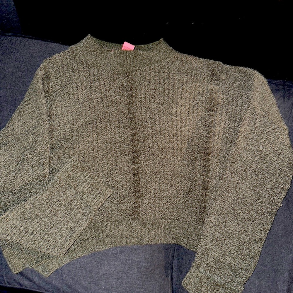 turtleneck neck long sleeve sweater